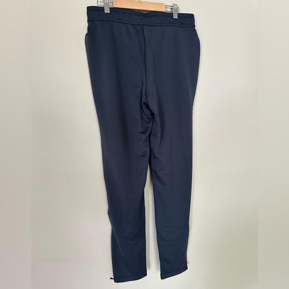 NWOT. Under Armour women’s command warm-up pants. - Picture 3 of 4